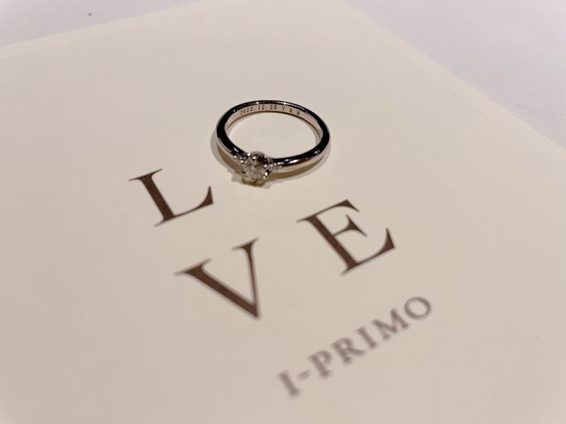 受け取りの際に台紙を頂けて、指輪の写真を撮ることができた。