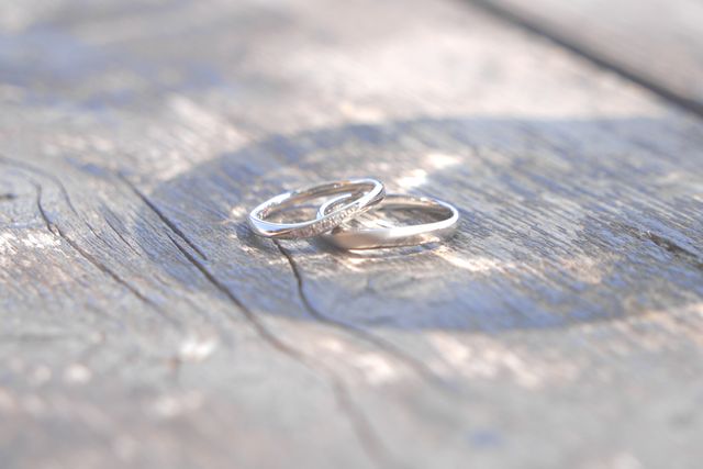 天然のピンクダイヤモンドがさりげなくて可愛いです