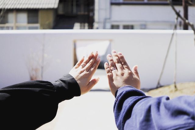 ふっくらした手にもきちんと映えます。