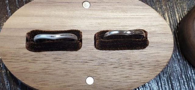 お渡しの状態です。木のボックスで、見た目も好みでした。