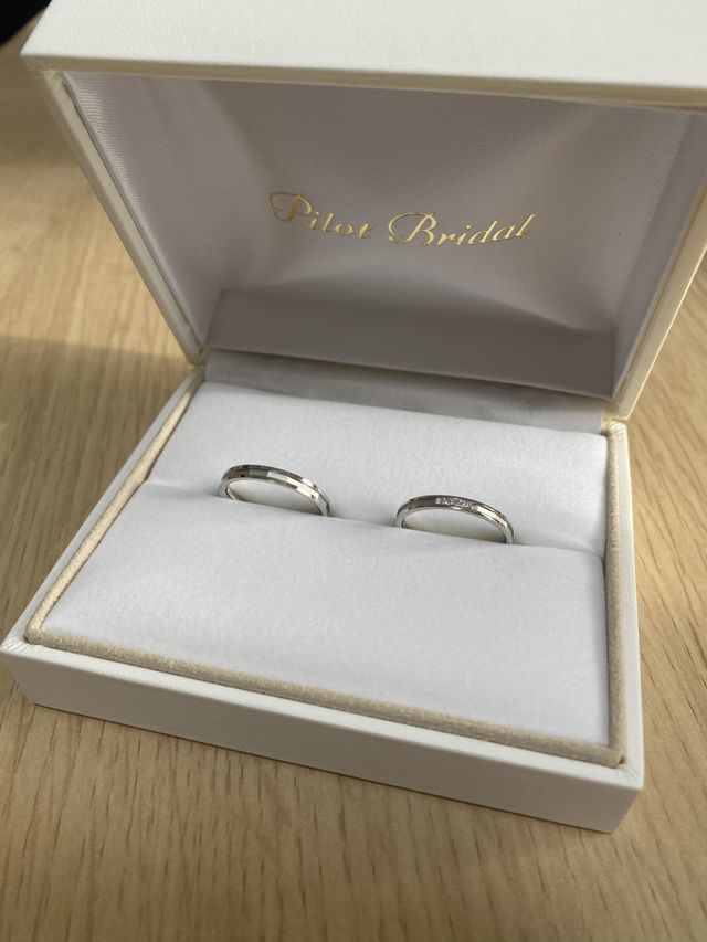 シンプルですが、少し変わったデザインです。
