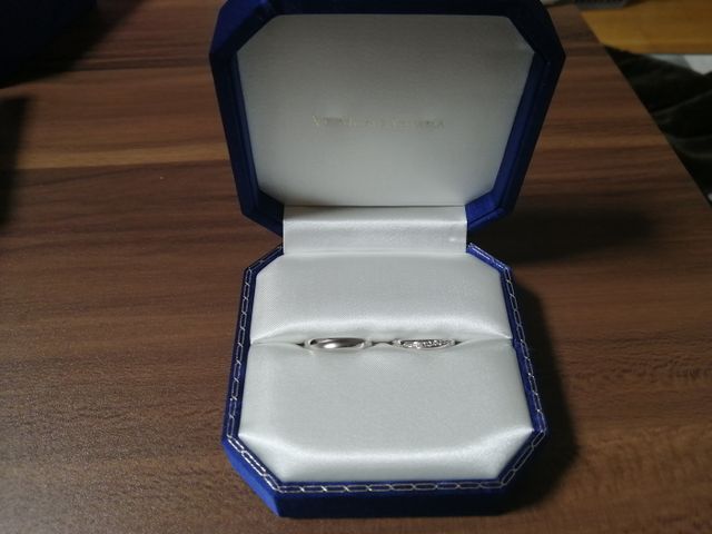 男性の指輪はマットなデザインを選びました