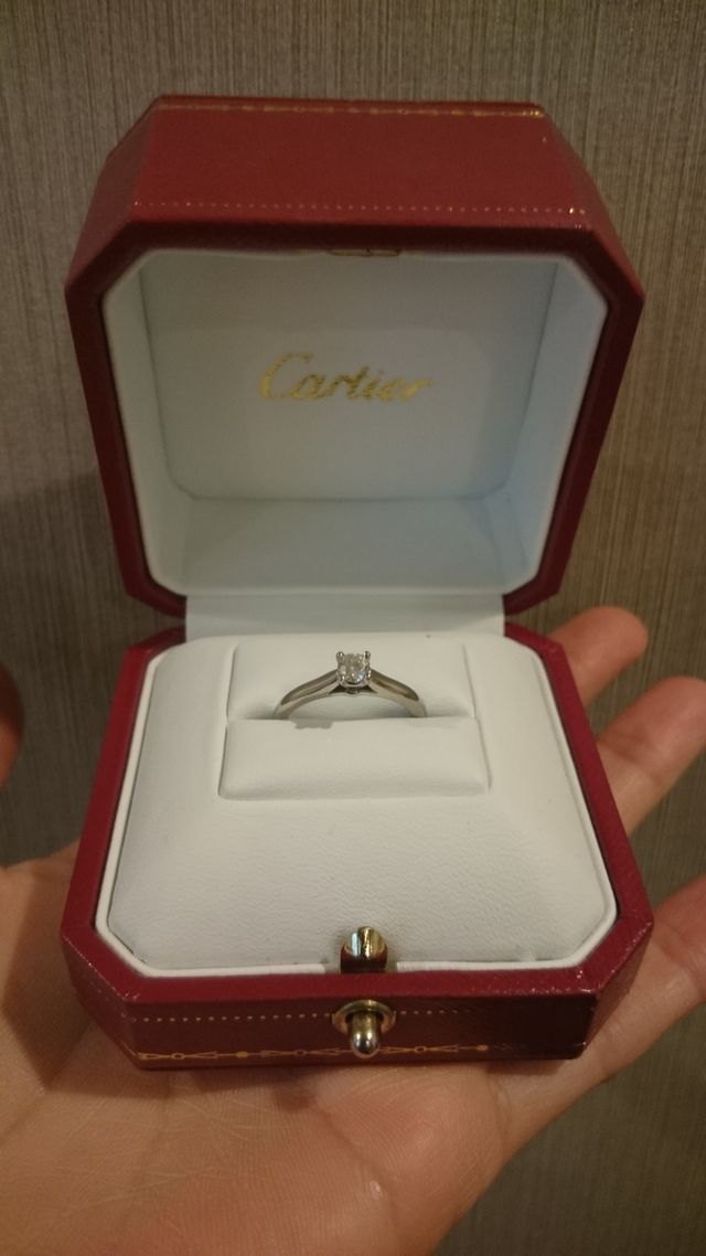 Cartierの婚約指輪です。
