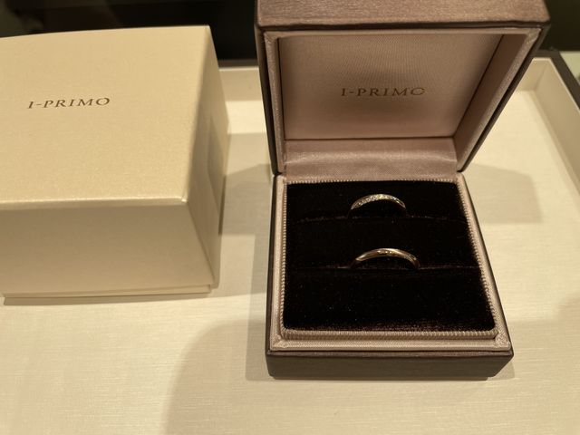 2つとも同じ色の指輪です。