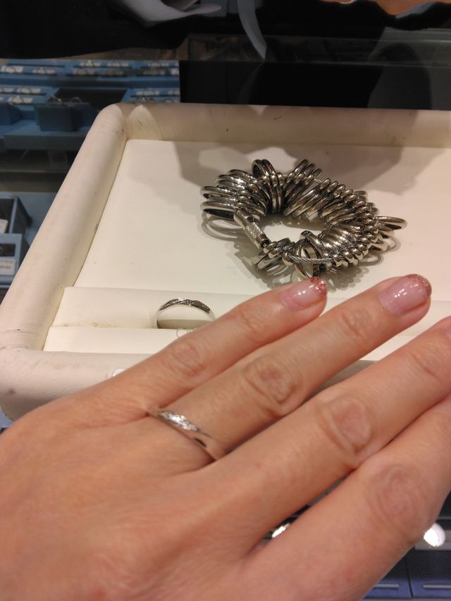 とても可愛らしいリングです。