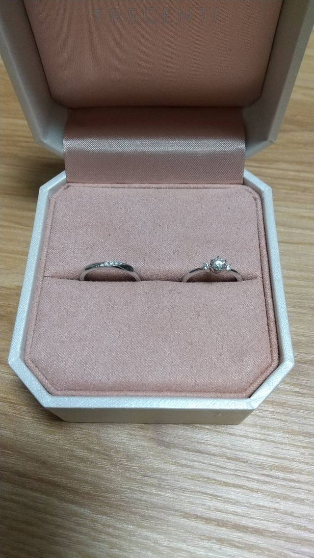 結婚指輪と婚約指輪　箱入り