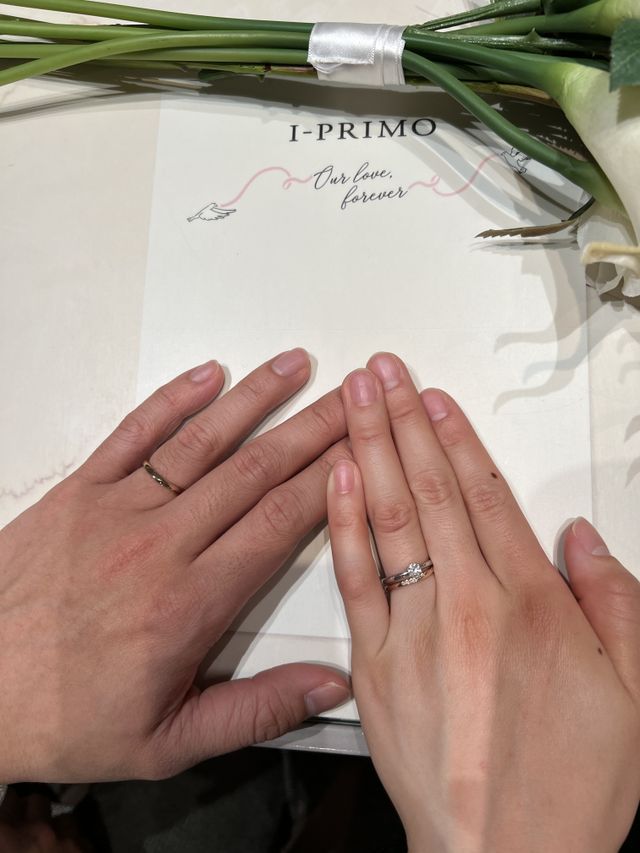 結婚指輪を受け取りに行き、実際につけている写真