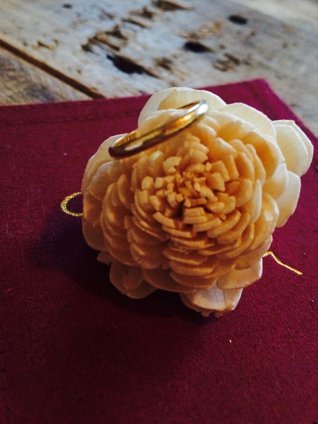 エンゲージリングとセットで身につけたかった結婚指輪です