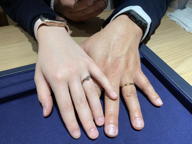 色違いでお揃いにしました。シンプルなデザインです。