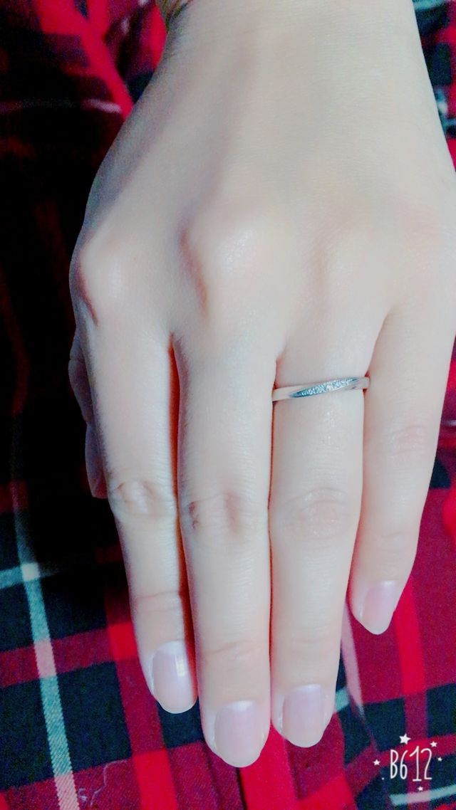 ダイアモンドの配列が綺麗でシンプルなデザインを選びました。