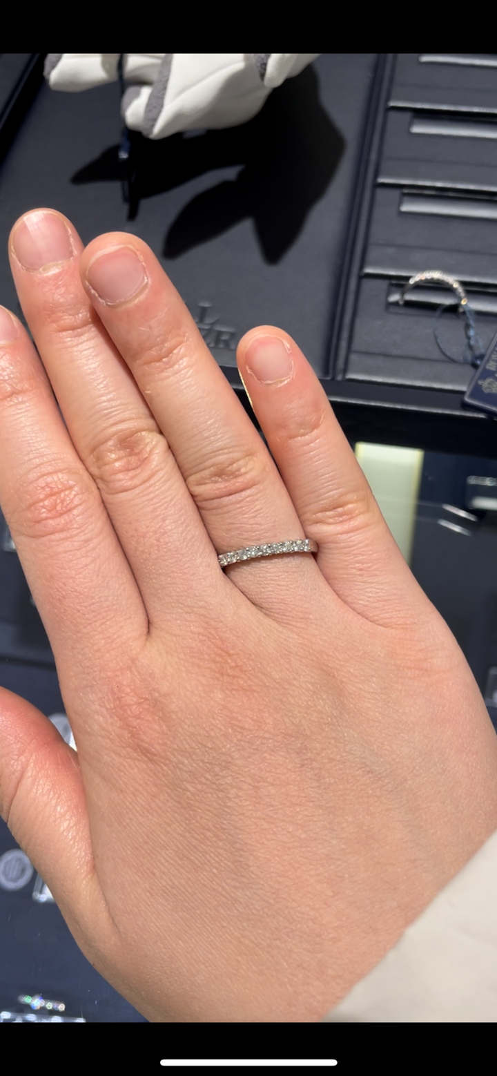 【ROYAL ASSCHER(ロイヤル・アッシャー)の口コミ】 ロイヤルアッシャーさんは、エタニティリングの種類がかなり豊富ですが、…