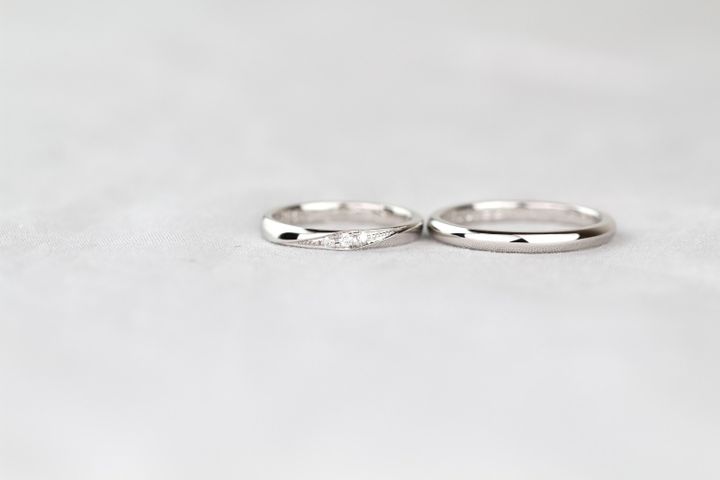 【Craft Jewelry karenの口コミ】 シンプルなデザインですが、
内側にオリジナルの彫り込みを入れられます。…