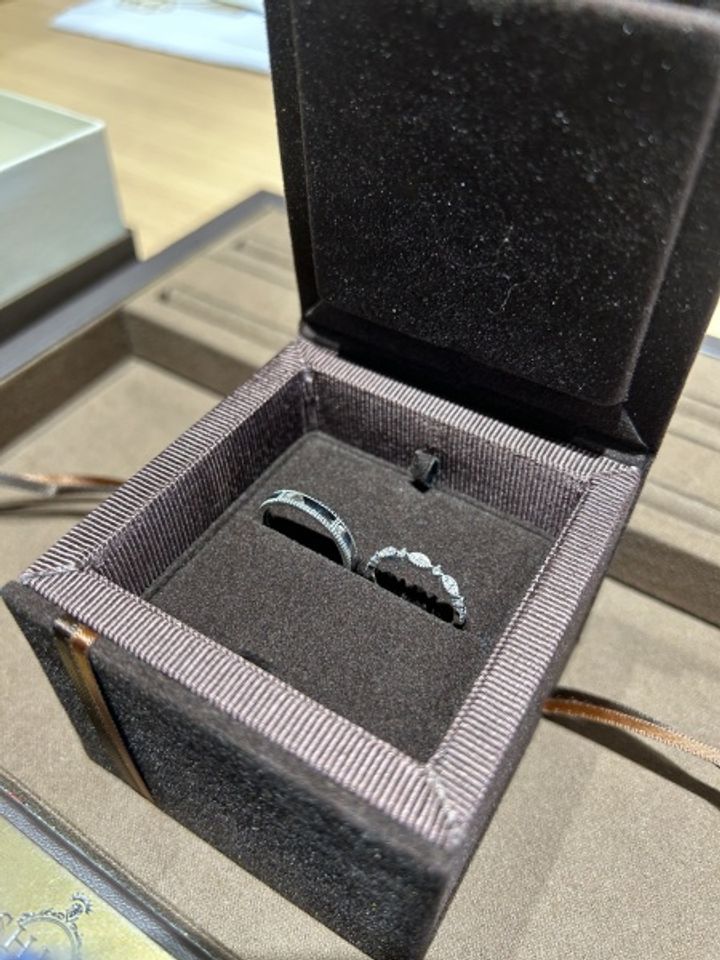 【PAVEO CHOCOLAT(パヴェオショコラ)の口コミ】 こちらの指輪は個性感あふれるデザインかと思います。
様々な指輪のデザイ…