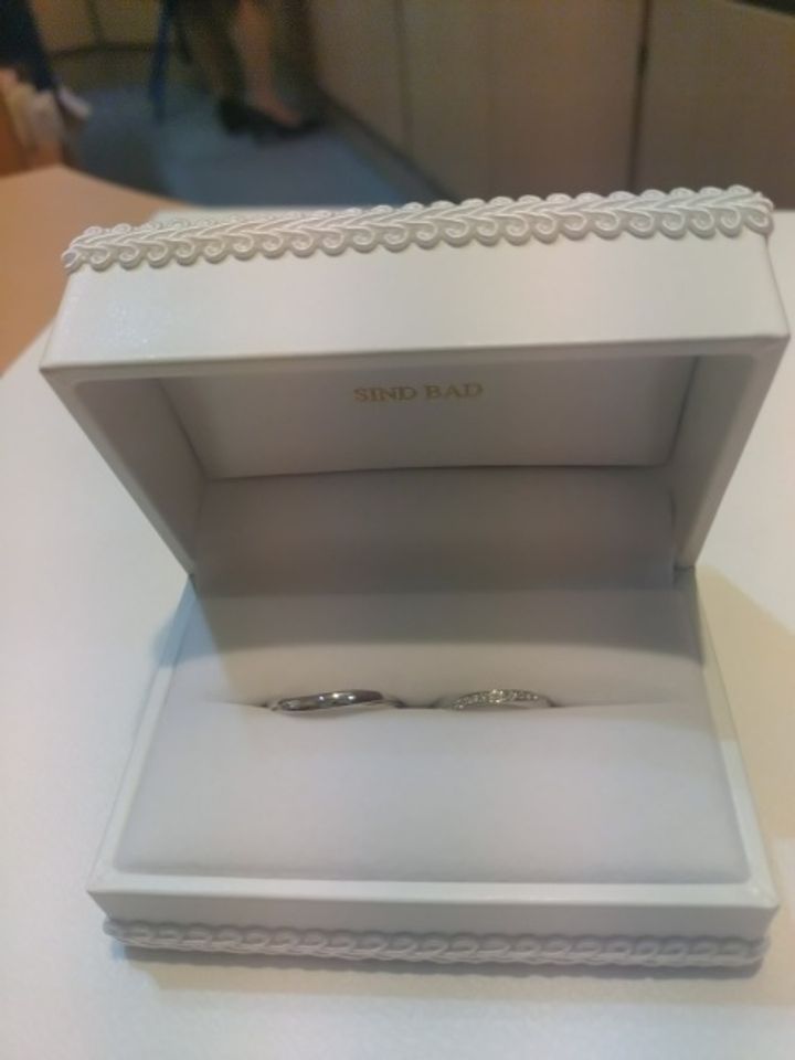 【SIND BAD(シンドバット)の口コミ】 結婚指輪を探して色々と店舗を廻りました。ようやく気に入るウェーブの形…