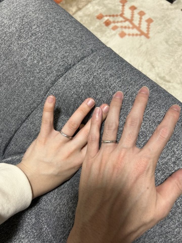 【Petit Marie(プチマリエ)の口コミ】 指輪のデザインは二人のこだわりの細身系でシンプルでおしゃれなウェーブ…