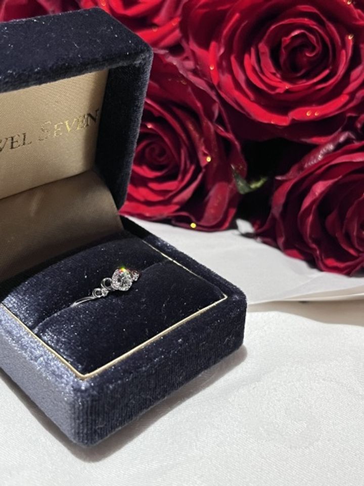 【VIVAGE(ヴィヴァージュ)の口コミ】 リングが細身で綺麗、ティアラのように見えるところが凄く可愛い！デザイ…