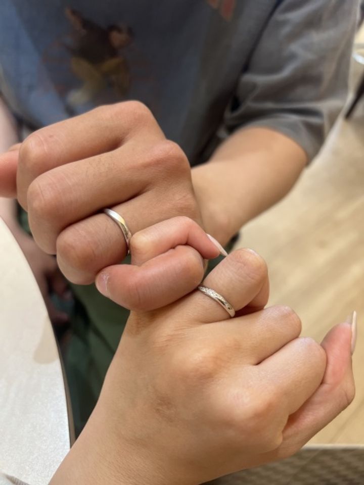 【Toi-lueur(トワル)の口コミ】 どの角度からみてダイヤが見えて、とてもキラキラしているデザインが一目…