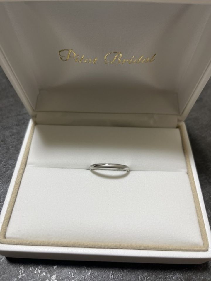 【PILOT BRIDAL(パイロットブライダル)の口コミ】 マッド加工で落ち着いたデザインの中でもラインがスッと斜めに入っていて…