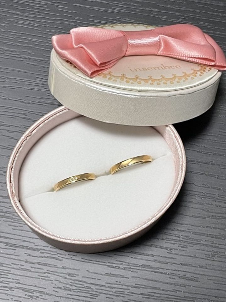 【insembre(インセンブレ)の口コミ】 2人共好みのデザイン、色味で決めました。2人の普段の格好、私服にも合い…