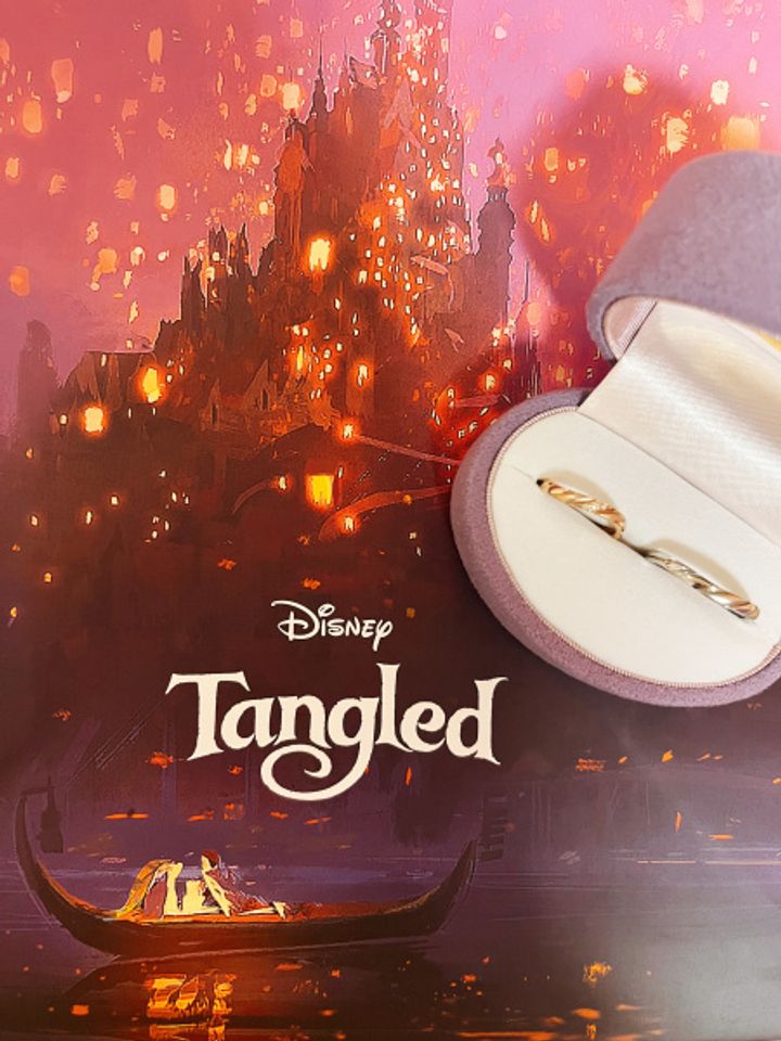 【Disney PRINCESS Rapunzel(ディズニープリンセスラプンツェル)の口コミ】 デザインがとても可愛いです!!
裏面にラプンツェル風の文字や絵柄を入れる…