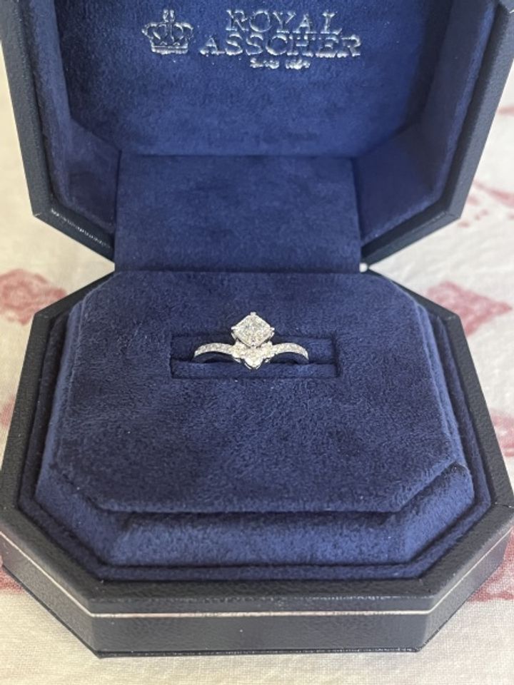 【ROYAL ASSCHER(ロイヤル・アッシャー)の口コミ】 非常に個性的なデザインなので他人と被ることはほとんどないと思います。…