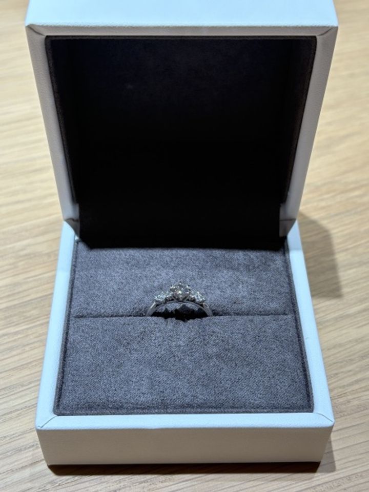 【EITO(エイト)の口コミ】 デザインはシンプルすぎず、かつ上品なものがいいと意識して選びました。
…