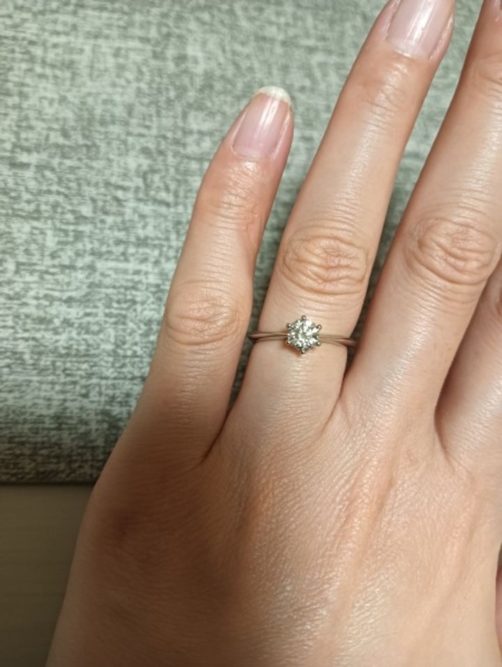 【Foulason(フレゾン)の口コミ】 カラット、カラーなどお店の方と相談して決めました。購入し、着けてみる…