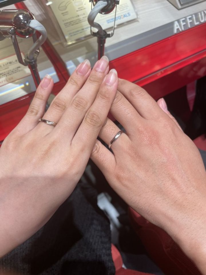 【AFFLUX(アフラックス)の口コミ】 デザインがV字が多く、さらにここの店舗は2種類のカラーを選ぶことができ…