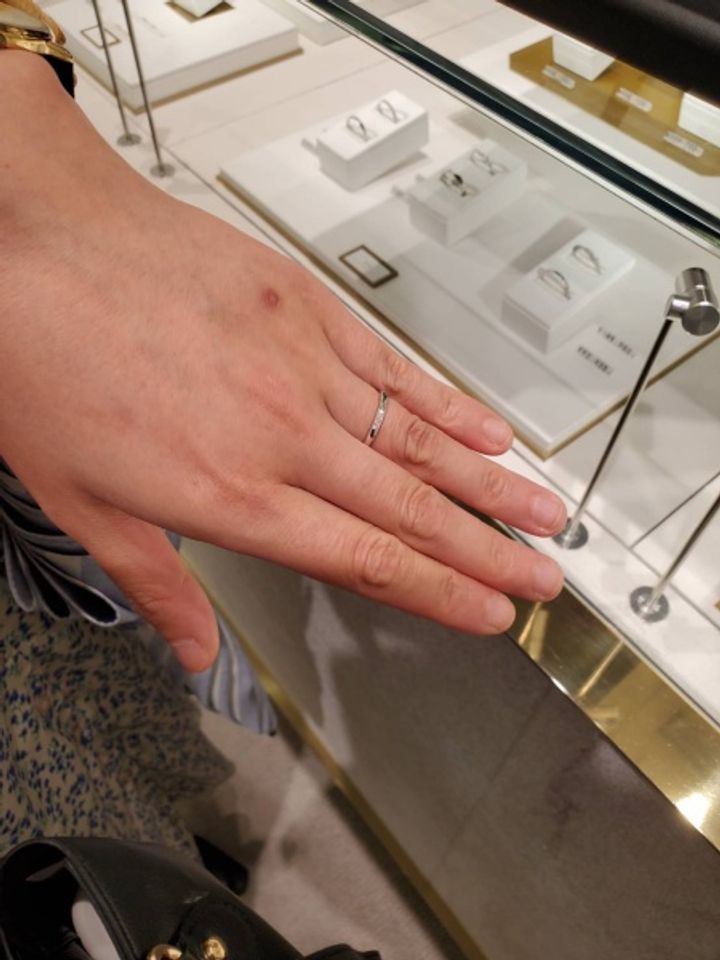 【FRAU KOBE JAPAN(フラウ コウベ ジャパン)の口コミ】 シンプルで普段使いしても生活に支障のないデザインを探していました。自…