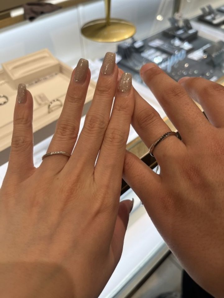 【Ponte Vecchio(ポンテヴェキオ)の口コミ】 埋め込みダイヤの指輪を探していたところ発見。ここでは珍しく、ブラック…