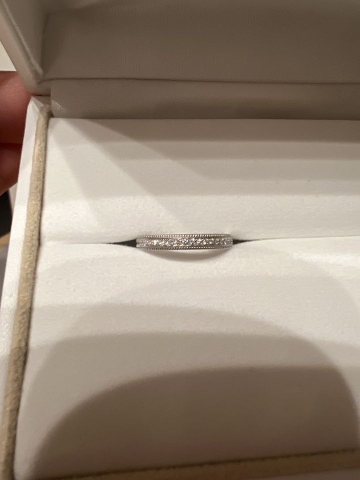 【PILOT BRIDAL(パイロットブライダル)の口コミ】 ミル打ちデザインがとても可愛く、あまり他のブランドとデザインがかぶら…