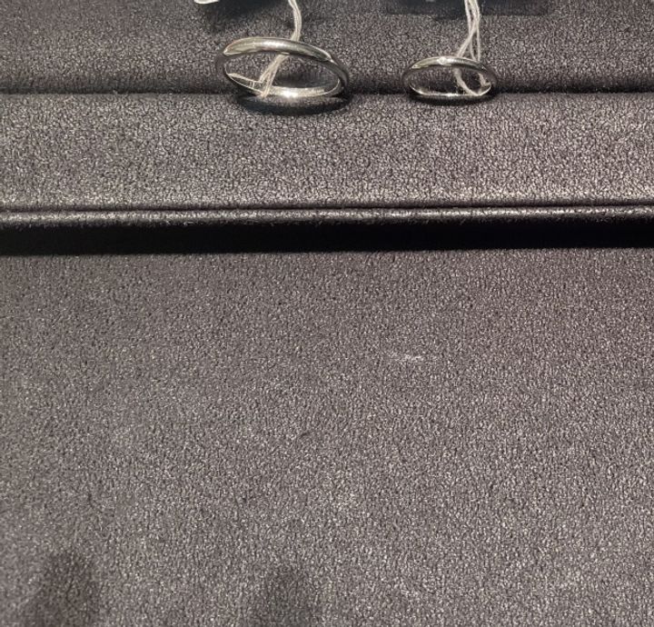 【ティファニー(Tiffany & Co.)の口コミ】 ティファニーの中でもよりシンプルなデザインのものを探していました。外…