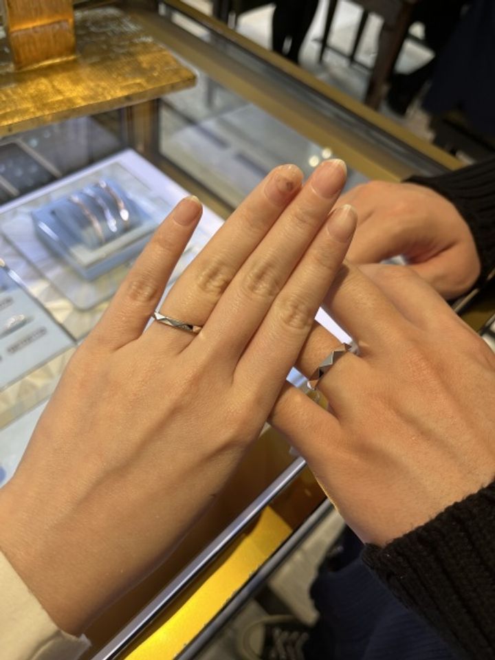 【グラフ(GRAFF)の口コミ】 結婚指輪＝キラキラの憧れはありつつ、仕事柄ダイヤモンドは控えめにした…