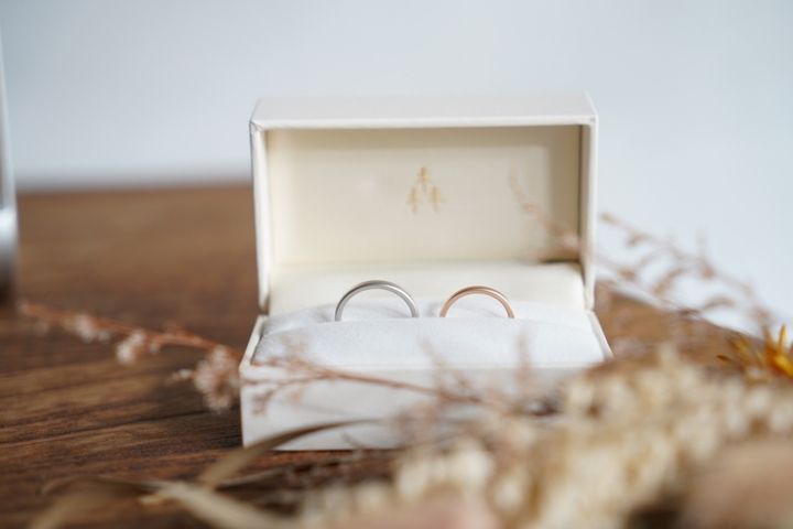 【THREE TREES(スリーツリーズ)の口コミ】 ワックスの輪っかをサイズに合うよう削っていくのですが、私たちはお互い…