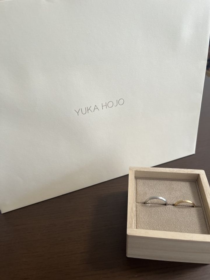 【YUKA HOJO(ユカホウジョウ)の口コミ】 ひと目で心に残る独特な造形美が魅力です。曲線や凹凸のニュアンスが、ま…