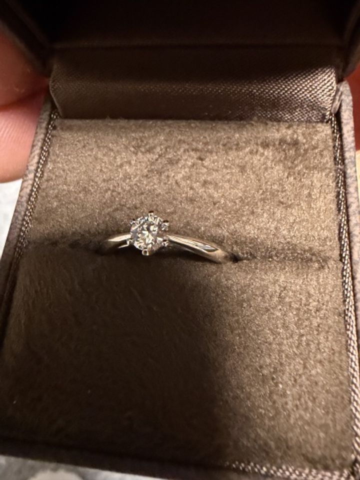 【CHER LUV(シェールラブ)の口コミ】 この指輪のダイヤモンドは今まで見てきたダイヤモンドの中で圧倒的な輝き…