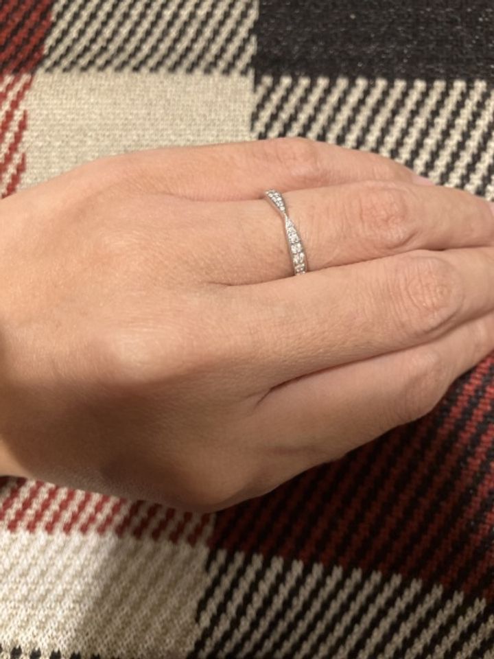 【ティファニー(Tiffany & Co.)の口コミ】 正直、一目惚れでした。婚約指輪は頂かなかったので、結婚指輪をダイヤ入…