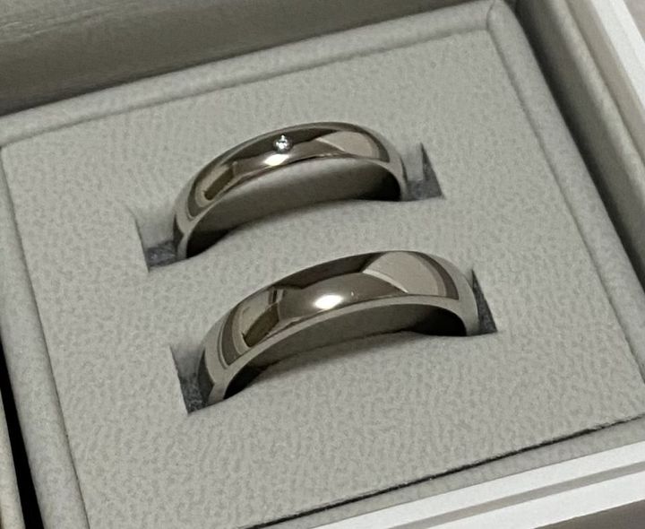 【NIESSING(ニーシング)の口コミ】 シルバーのストレートはこだわりました。
少し太くしたのでダイヤが小ぶり…