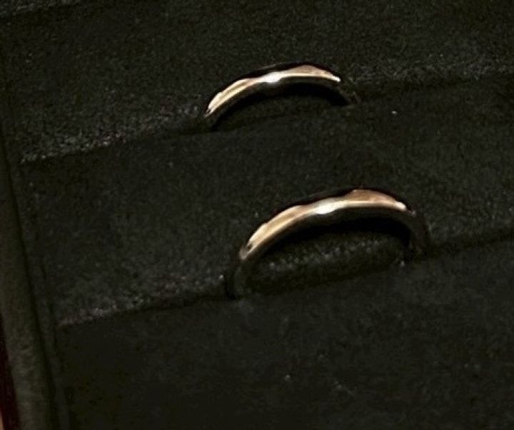 【グラフ(GRAFF)の口コミ】 シンプルなデザインで、普段つけてても手にしっかりとフィットする指輪だ…