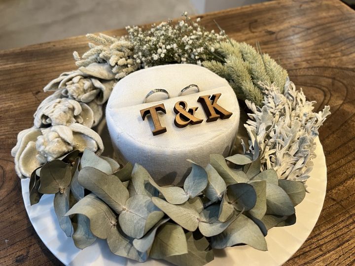 【renri(レンリ)の口コミ】 月桂樹の模様を2人とも入れ、男性用はつや消し、女性用はツヤありでダイヤ…