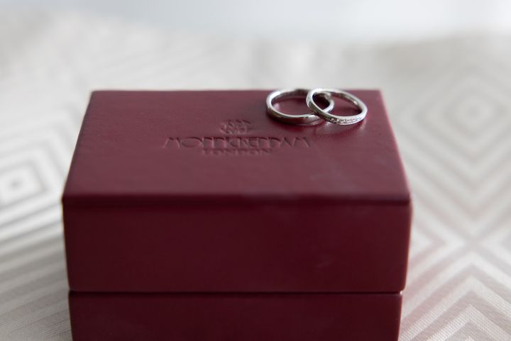 【モニッケンダム(MONNICKENDAM)の口コミ】 ダイヤモンドがキラキラ輝いていて指が細く見えます。
イニシャルや、入籍…