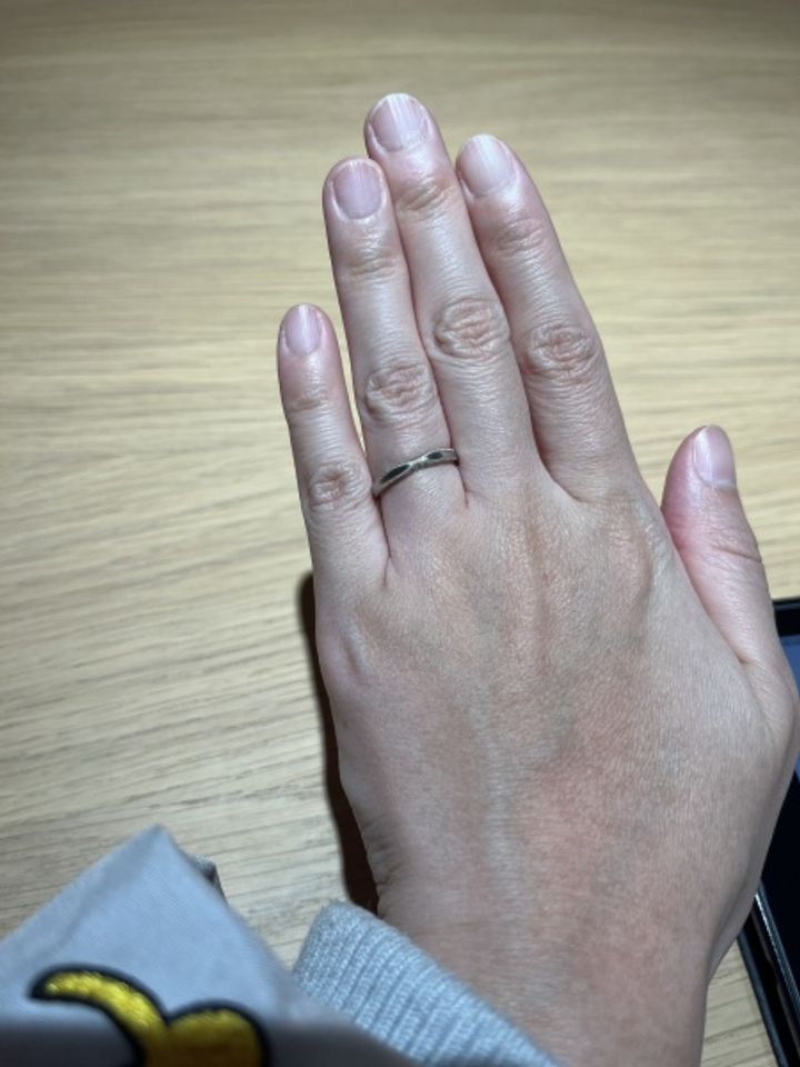 【COEUR D'OR(クゥドール)の口コミ】 正面から見た時はシンプルですが、角度を変えるとダイヤモンドのキラキラ…