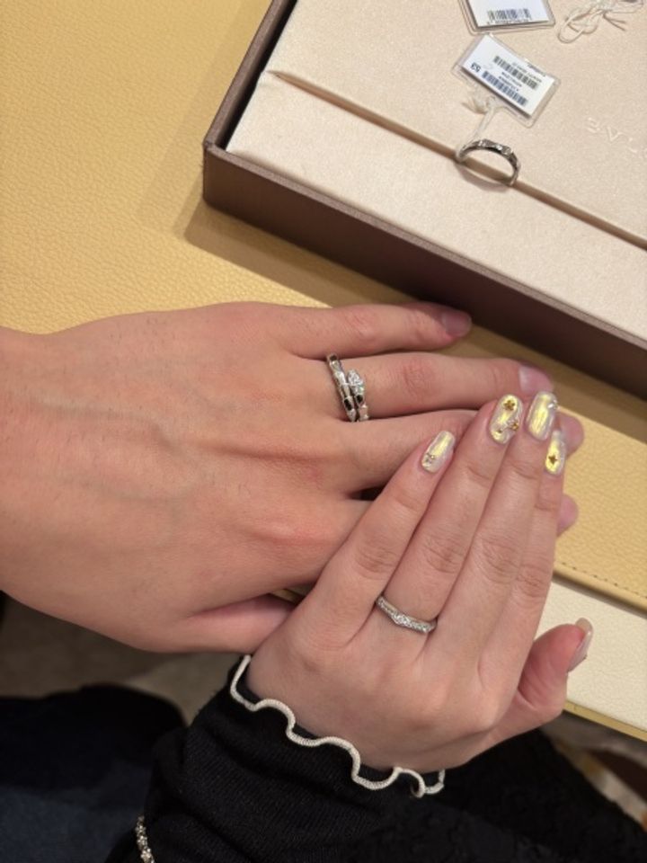 【ブルガリ(BVLGARI)の口コミ】 彼がセルペンティに惹かれたため、ブルガリを見に行きました。
ブルガリの…