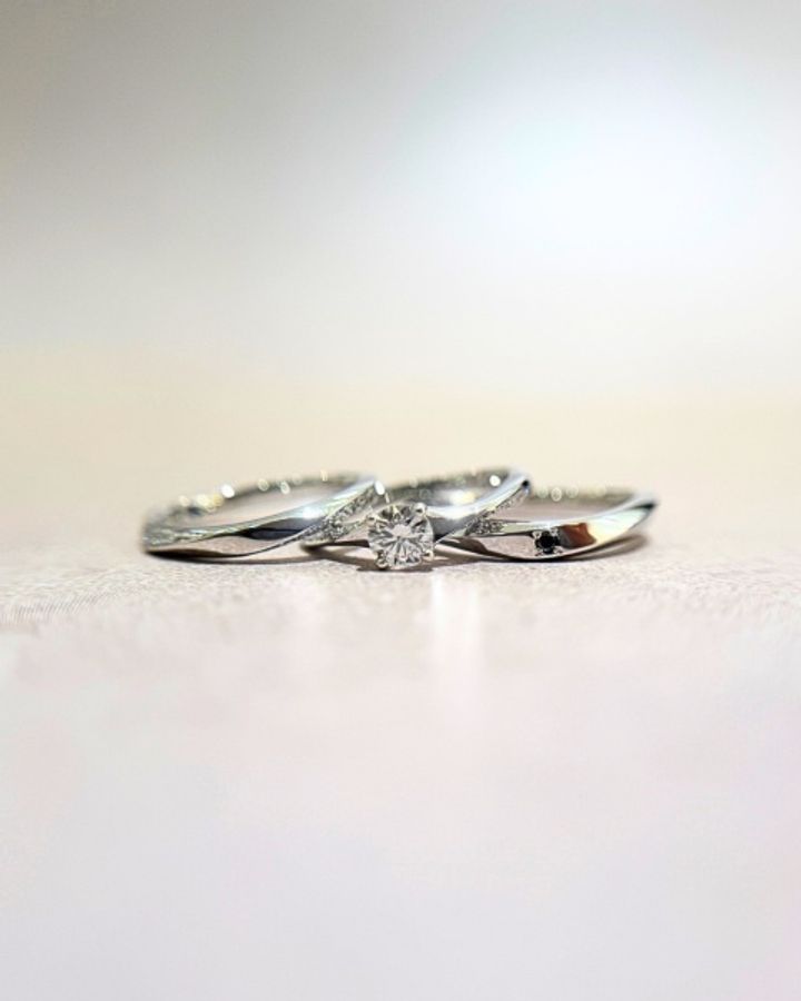 【CAFERING(カフェリング)の口コミ】 デザインがシンプルで毎日付けていたくなる指輪です。どんな服装にも合わ…