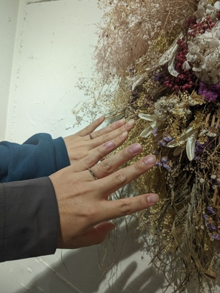 【HOSHI no SUNA 星の砂(ほしのすな)の口コミ】 シンプルかつちょっとした特徴があったため
婚約指輪と合わせたときに、結…