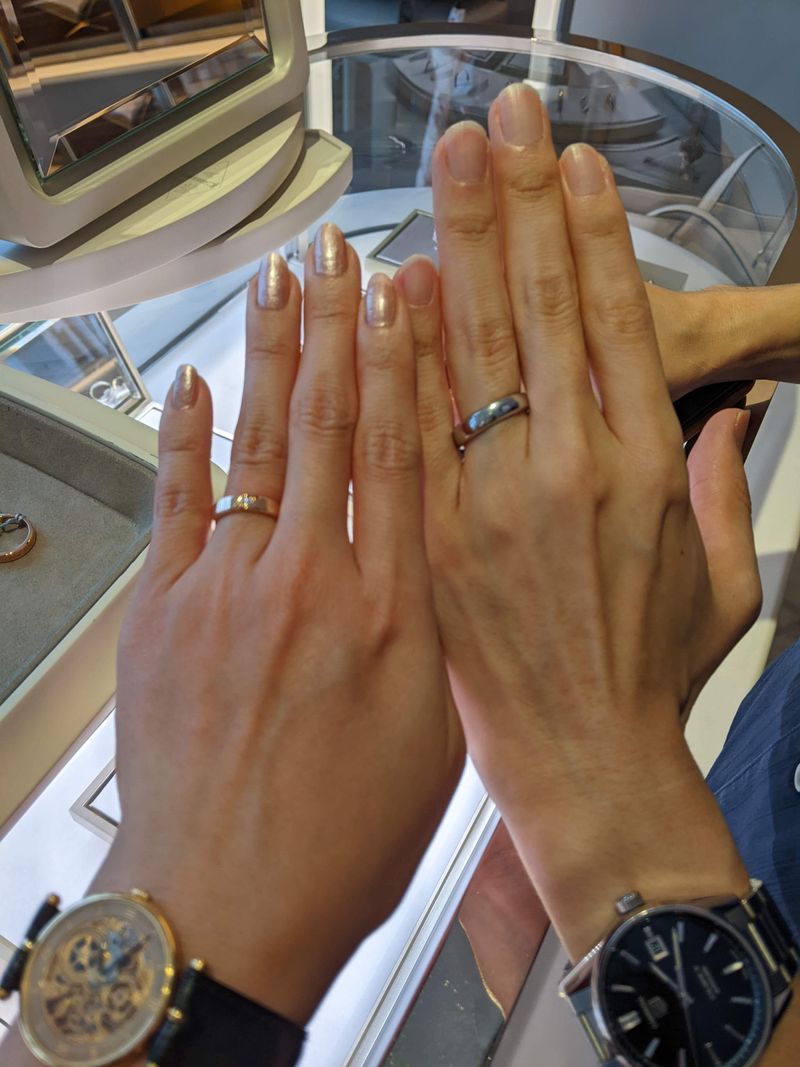 トゥージュール シニアチュール エトワール マリッジリングを試着しま