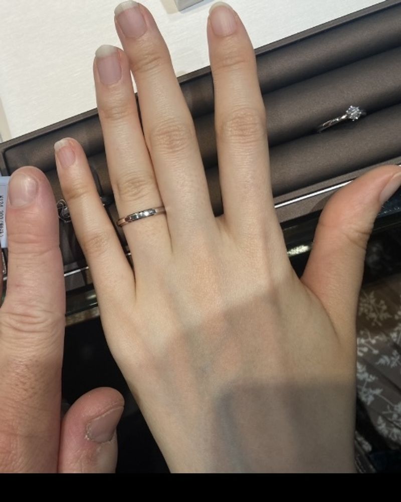 ダイヤが付いていて真ん中が決まり、クルクル回った時にセンターが