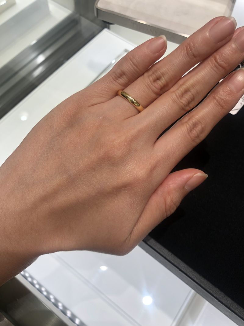 シンプルなゴールドの指輪を探していて、エルサペレッティのラインを
