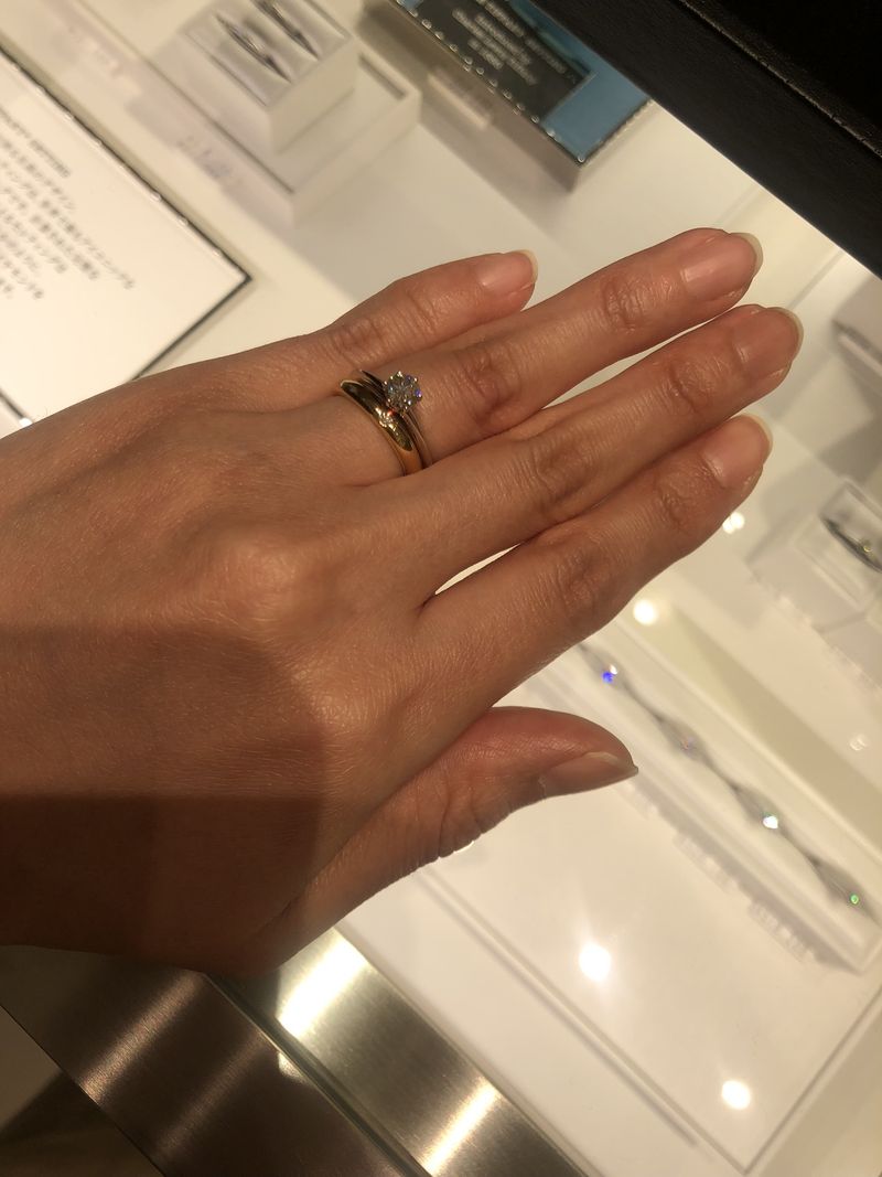シンプルなゴールドの指輪を探していて、エルサペレッティのラインを