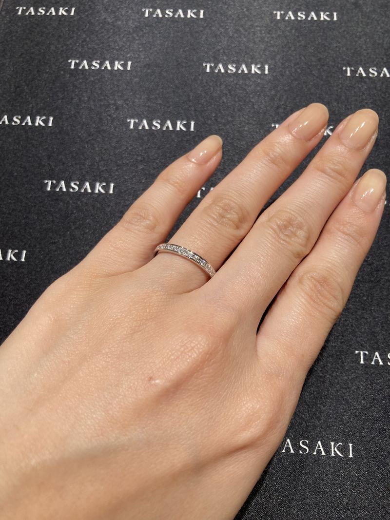 レール留めハーフエタニティリングを探しており、 エスペランザ パヴェ